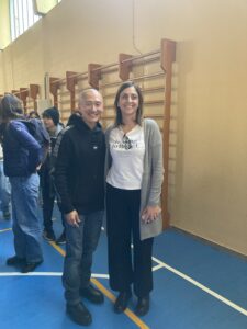 Yoon C. Joyce nella palestra del Liceo Falcone con la prof.ssa Elisabetta Corna